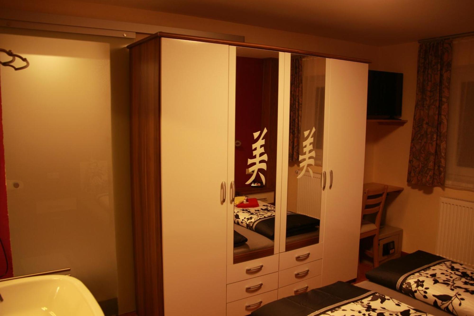 Hotel Haus Kartoner Schladming Zimmer foto